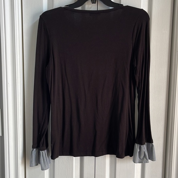 Vince Camuto pullover long sleeve top with faux striped cuffs. - Picture 4 of 5